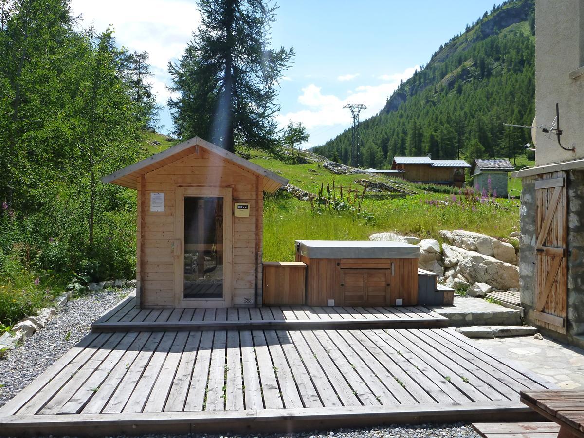 Chalet Les Melezes Panzió Tignes Kültér fotó